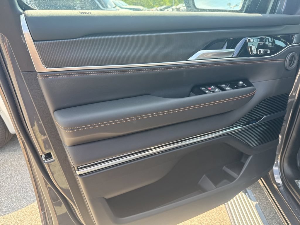 New 2026 Jeep Grand Wagoneer Summit AWD/4WD image 20