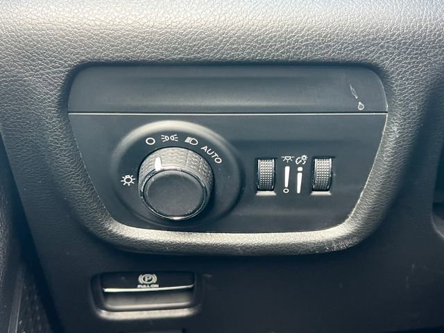 Used 2023 Jeep Grand Cherokee Altitude AWD/4WD image 18
