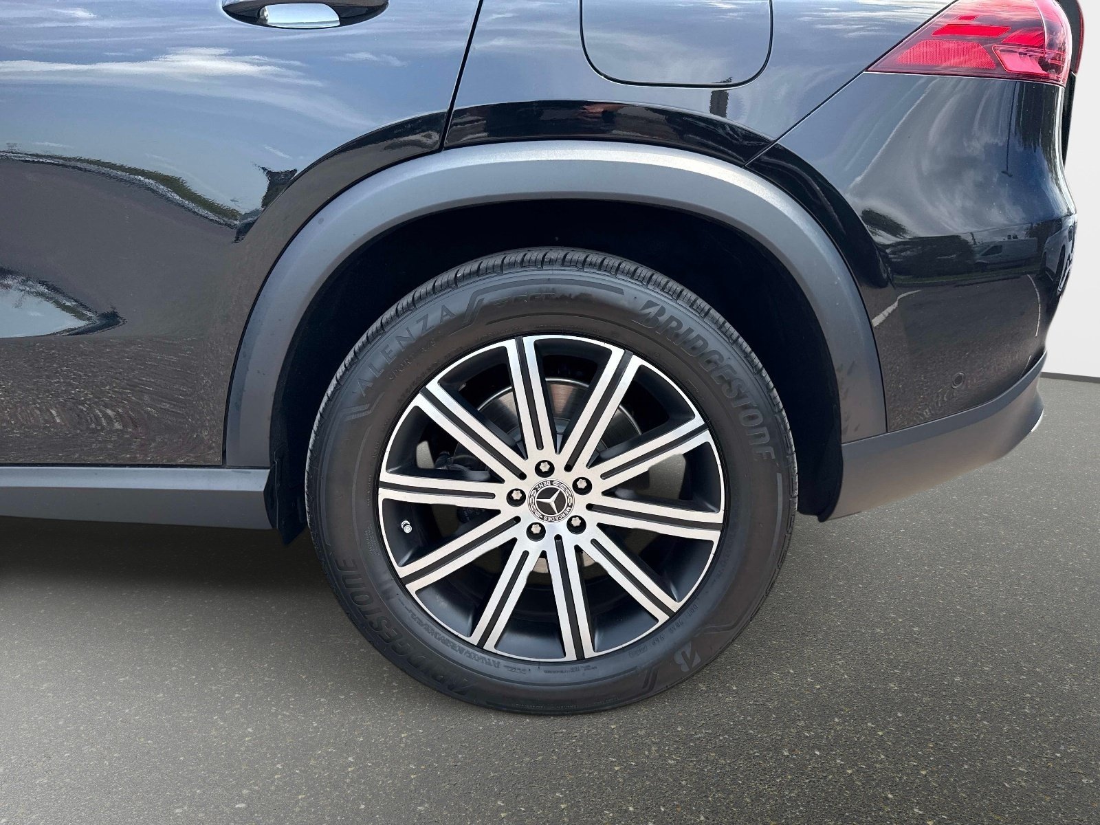 Certified 2025 Mercedes-Benz GLE 450e 4MATIC image 9