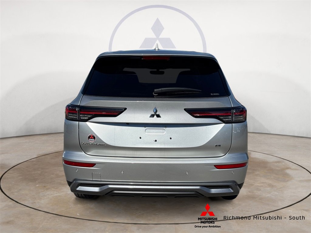 New 2025 Mitsubishi Outlander SE image 4