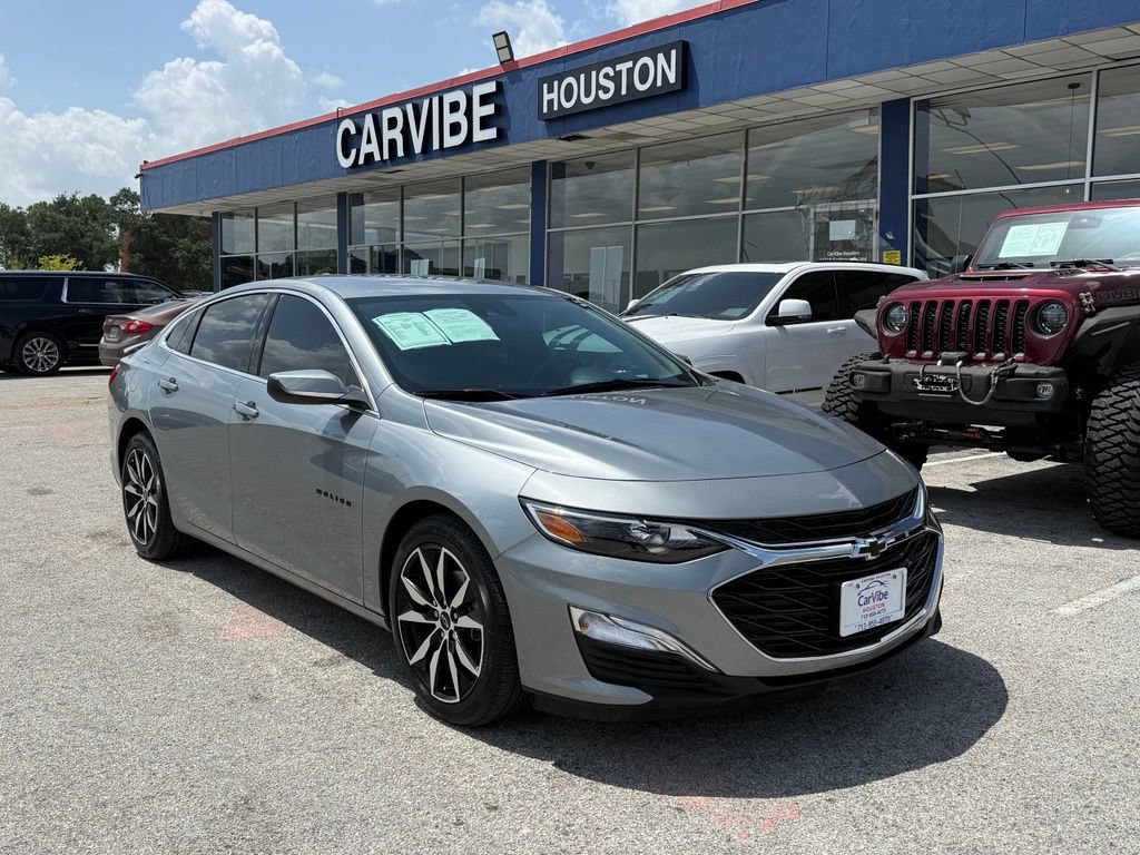 Used 2025 Chevrolet Malibu RS FWD image 1