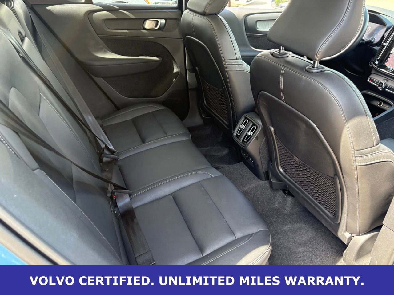 Certified 2025 Volvo XC40 B5 Plus AWD/4WD image 32