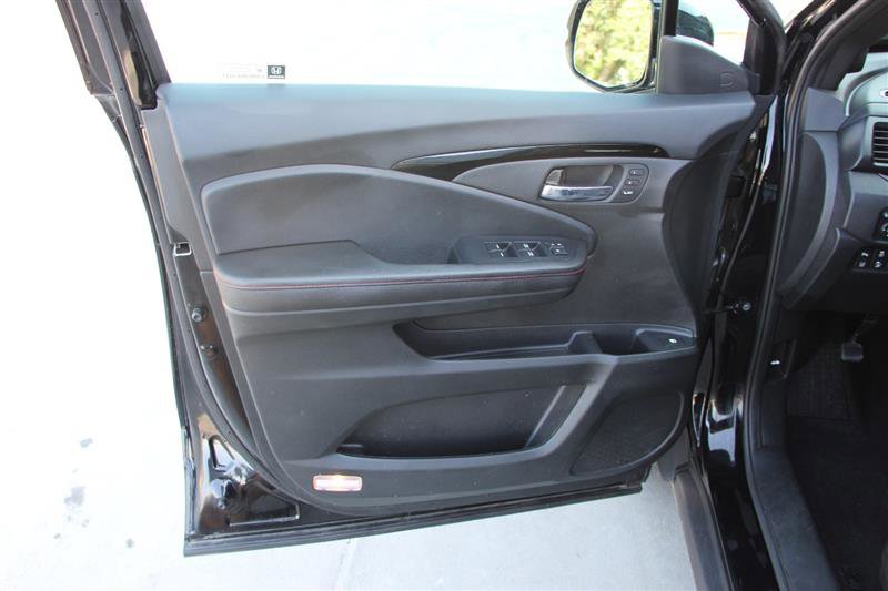 Used 2025 Honda Ridgeline Black Edition image 11