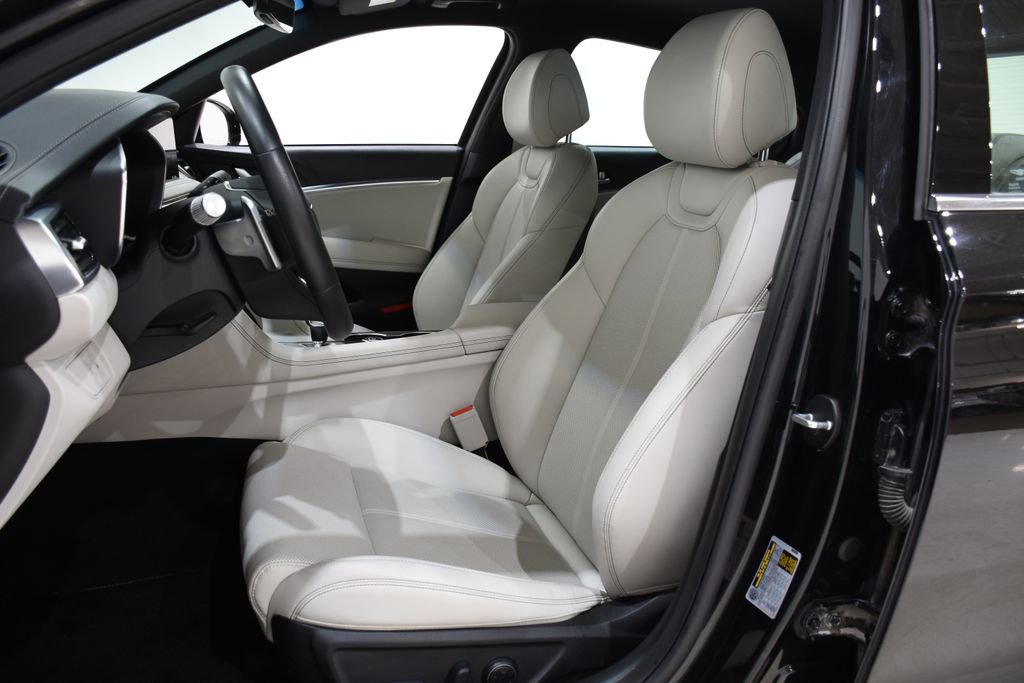 Used 2025 Genesis G70 2.5T image 17