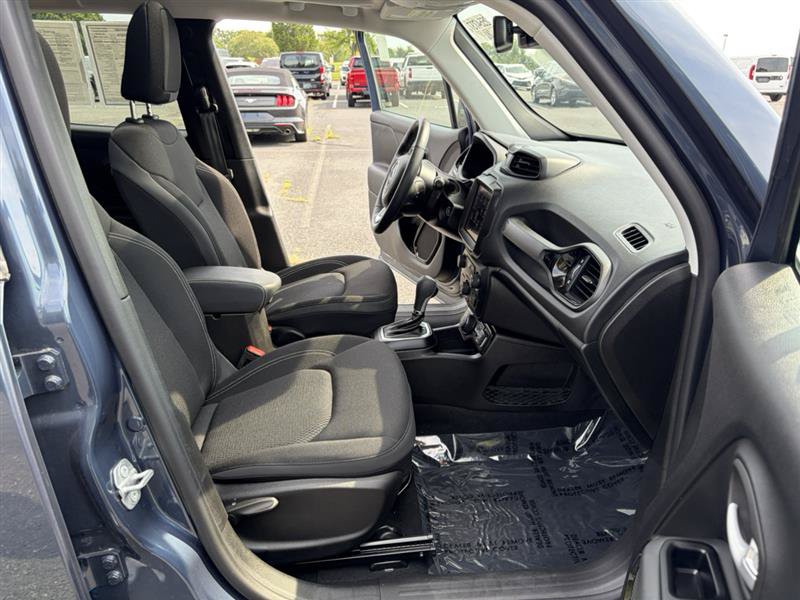 Used 2023 Jeep Renegade Altitude w/ Sun/Sound Group AWD/4WD image 14