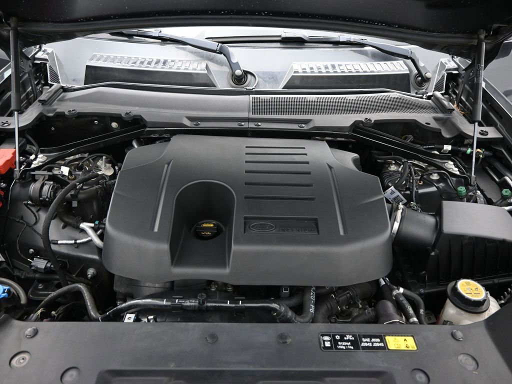 Used 2023 Land Rover Defender 130 X-Dynamic SE image 26