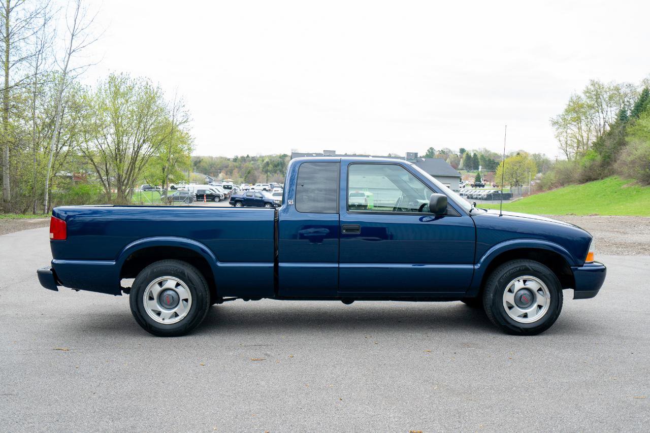 Used 2001 GMC Sonoma SLS w/ Super Spec Pkg 2 image 2