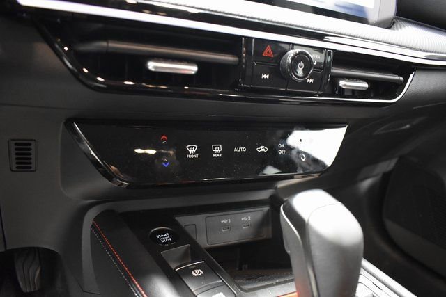 Certified 2025 Nissan Kicks SR image 18