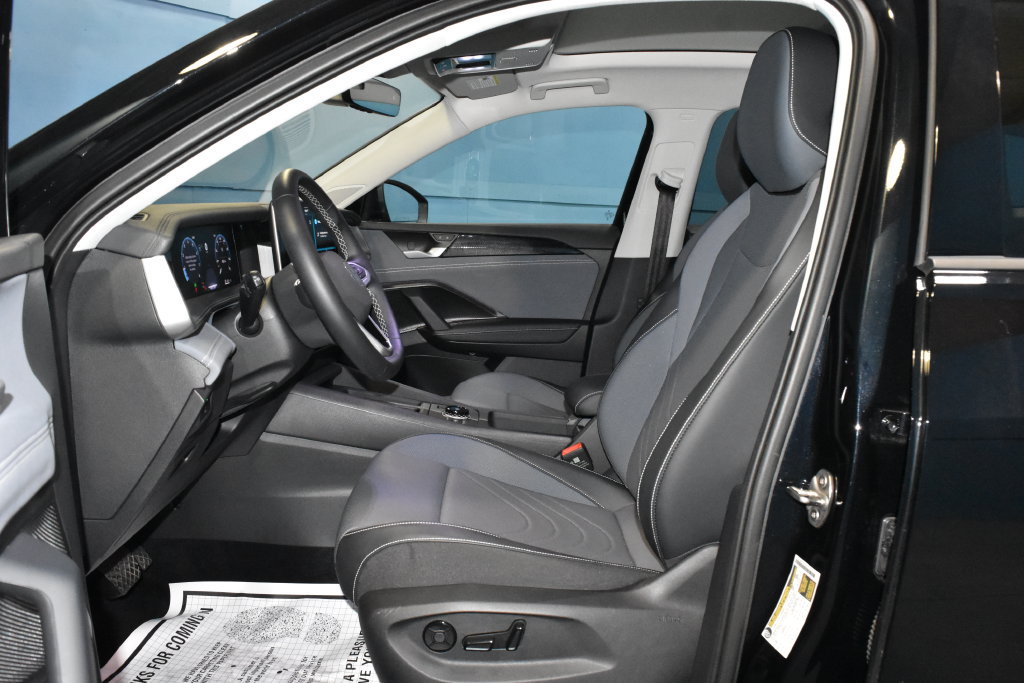 Certified 2026 Volkswagen Tiguan SE w/ Panoramic Sunroof Package AWD/4WD image 7
