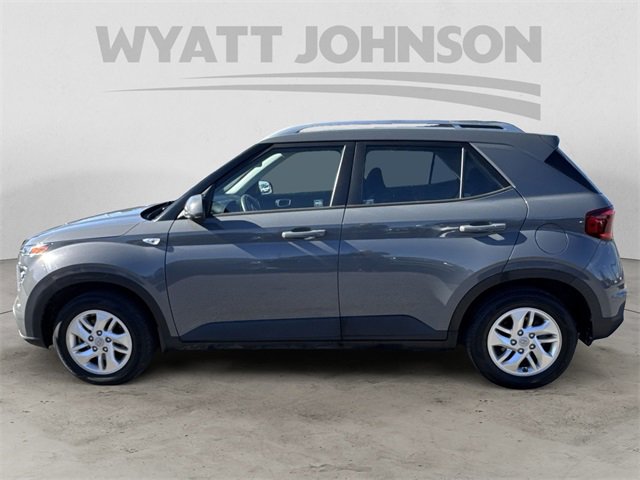 Used 2020 Hyundai Venue SEL image 2