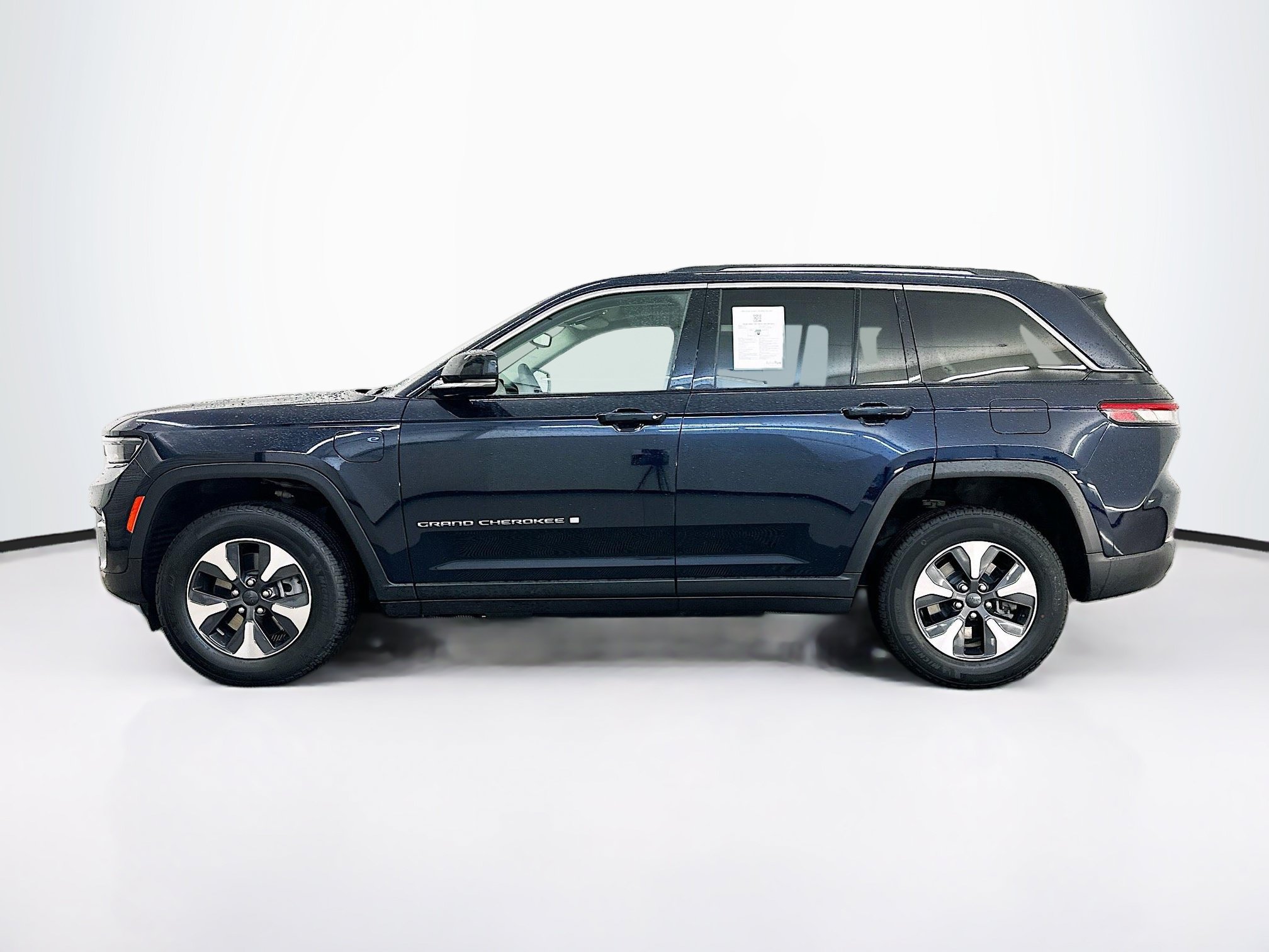 Used 2023 Jeep Grand Cherokee 4WD 4xe image 4