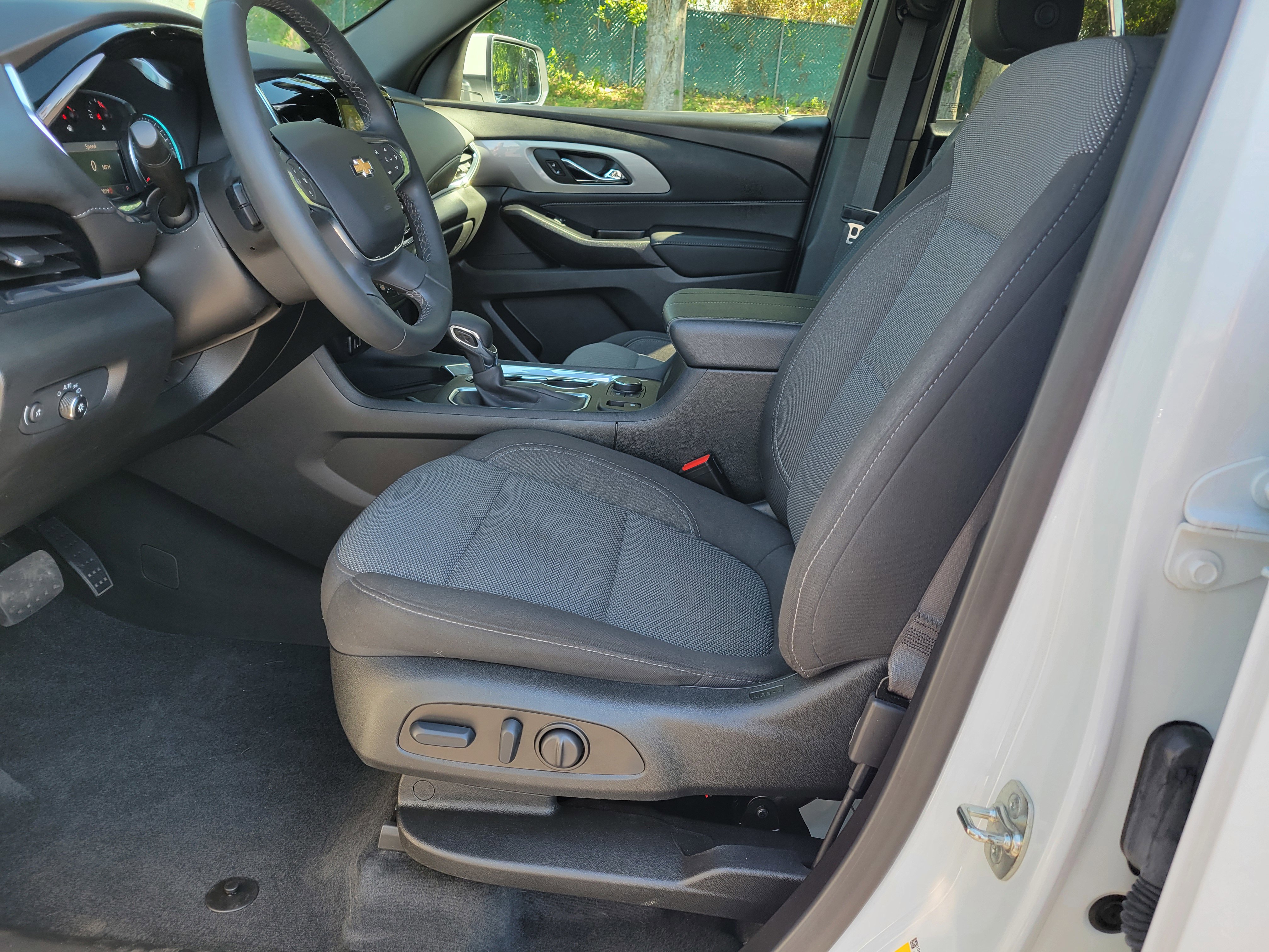 Used 2023 Chevrolet Traverse LT FWD image 31