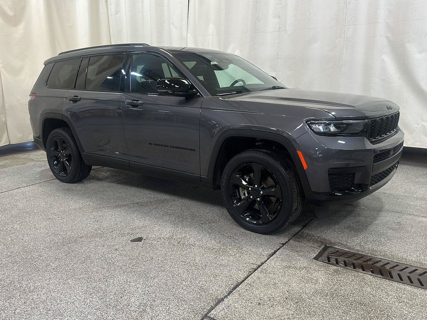 Certified 2024 Jeep Grand Cherokee L Altitude AWD/4WD image 7