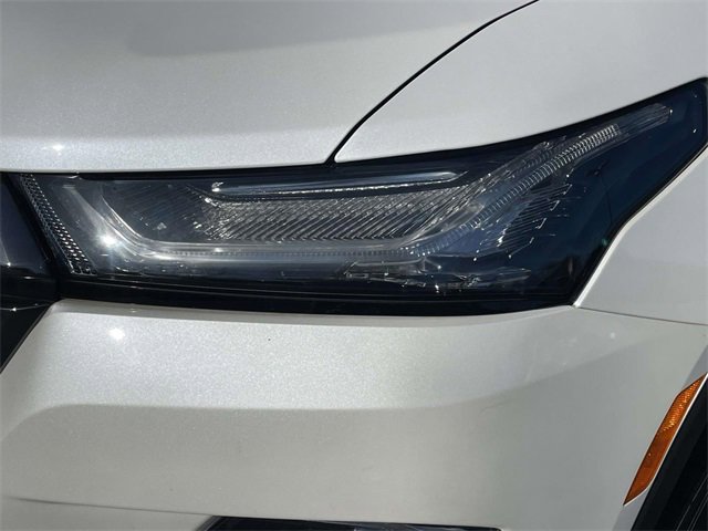 Used 2023 Chevrolet Traverse RS image 13