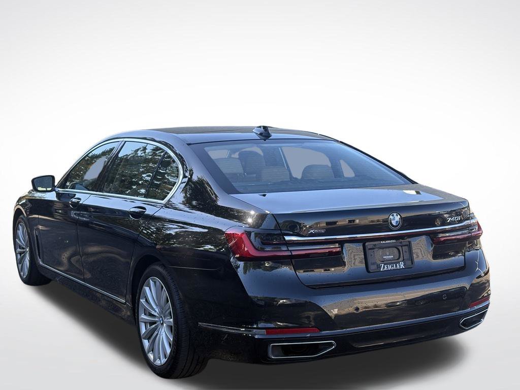 Used 2020 BMW 740i xDrive w/ Premium Package AWD/4WD image 3