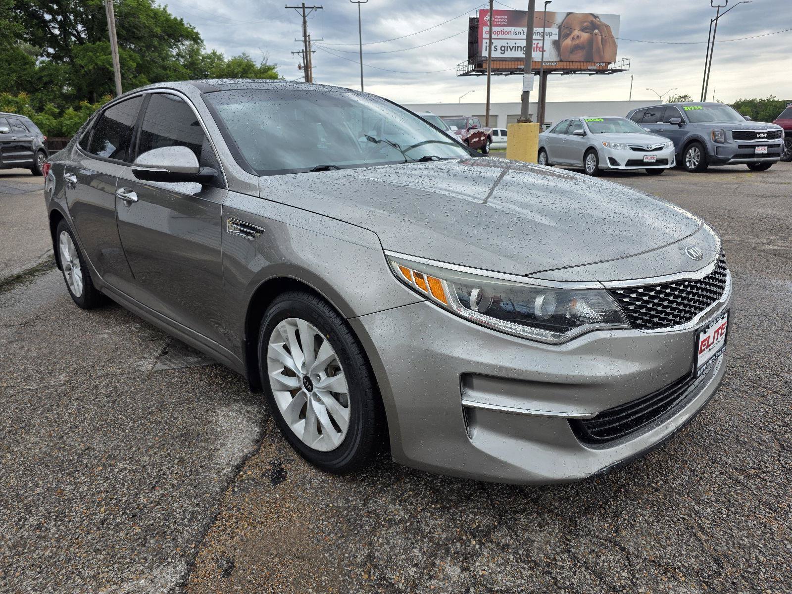Used 2017 Kia Optima EX w/ Premium Package FWD image 3