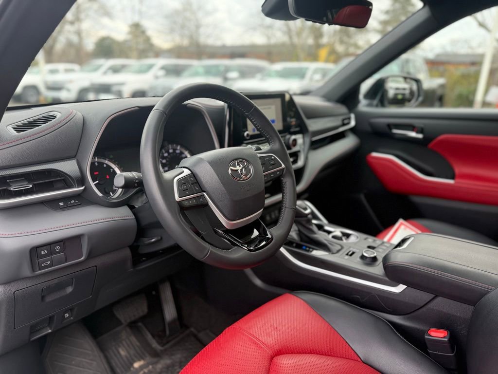 Certified 2023 Toyota Highlander XSE image 13