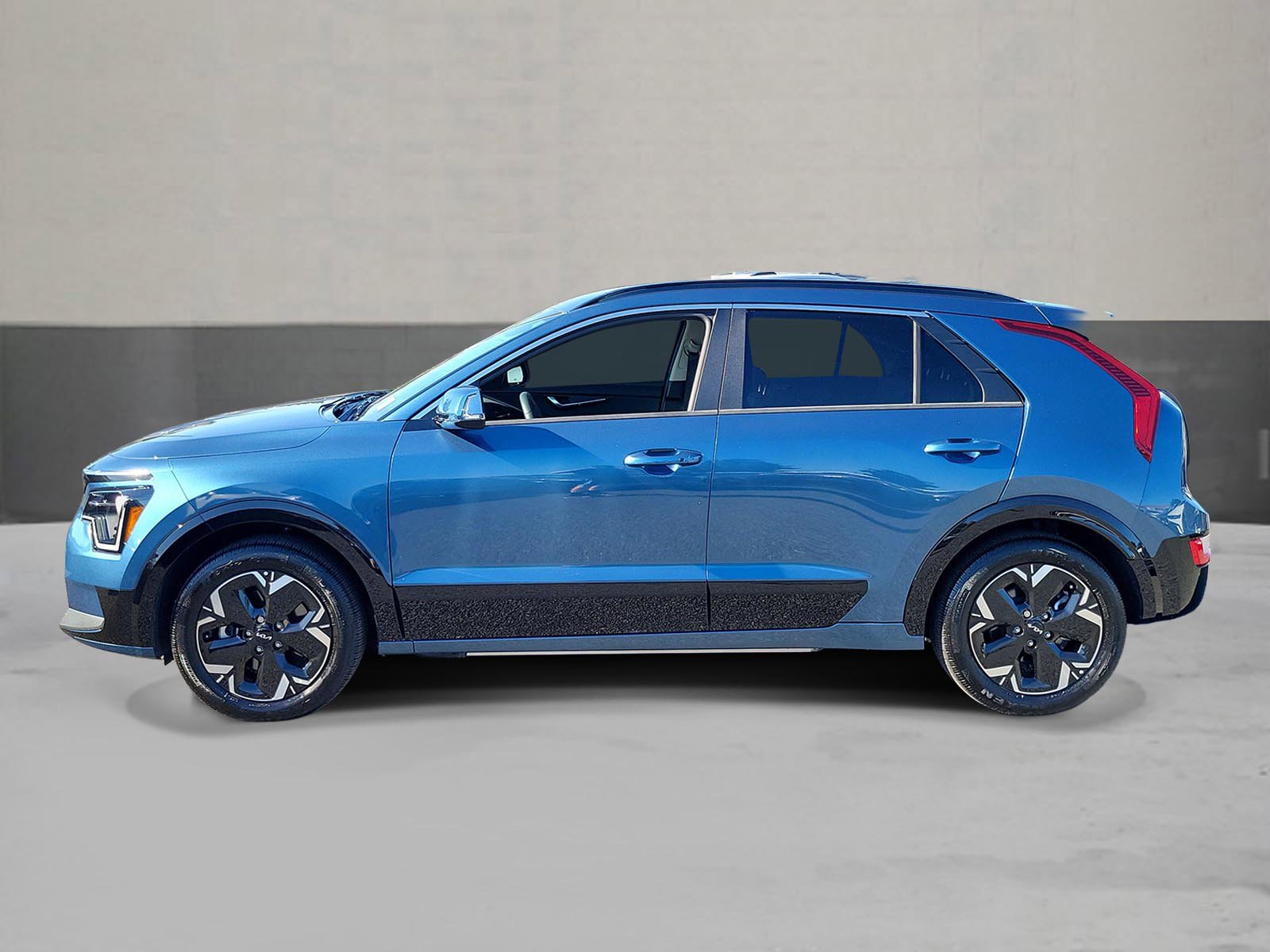 Used 2025 Kia Niro Wind w/ Wind Preserve Package FWD image 3
