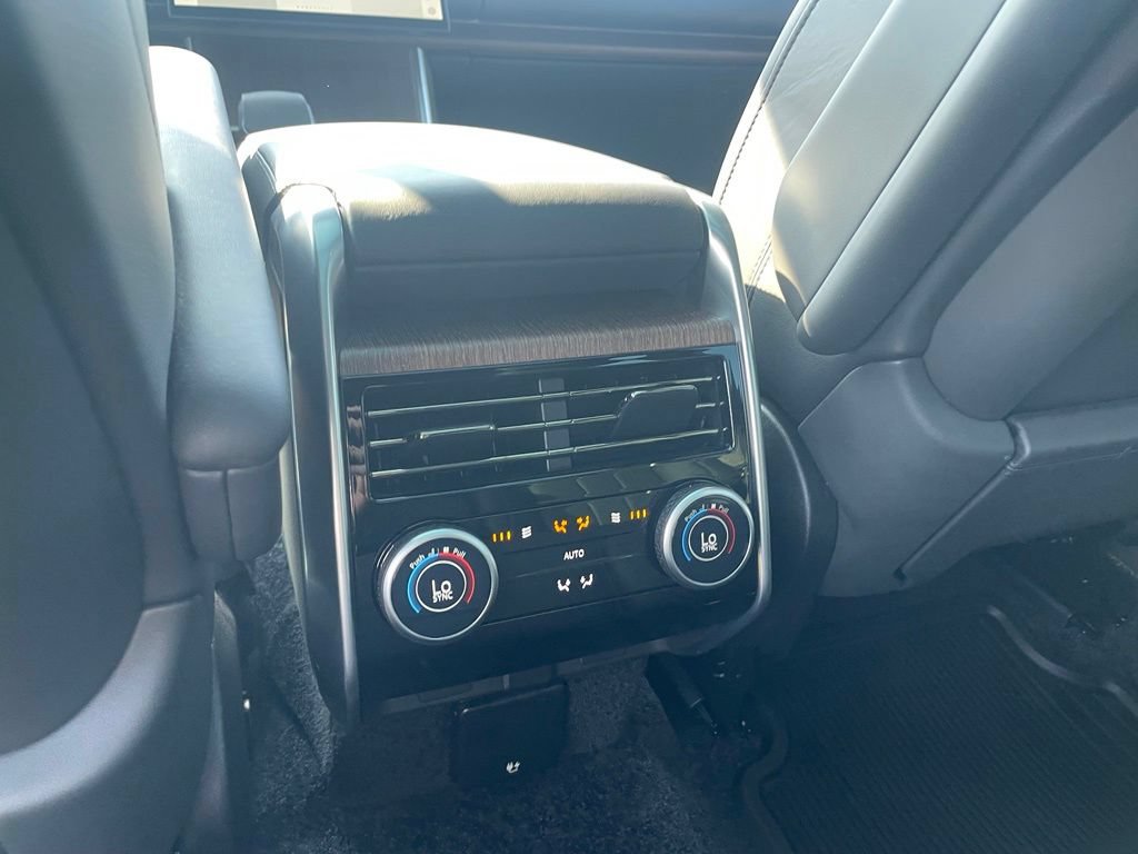 Used 2025 Land Rover Range Rover SE AWD/4WD image 25