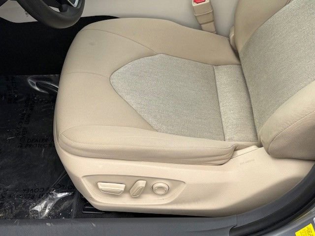 Used 2021 Toyota Camry LE image 32