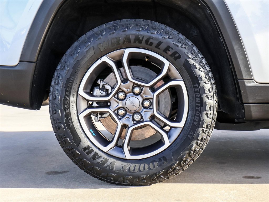 Used 2022 Jeep Grand Cherokee Trailhawk image 9