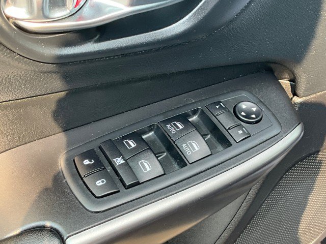 Used 2020 Jeep Cherokee Latitude Plus w/ Cold Weather Group AWD/4WD image 26