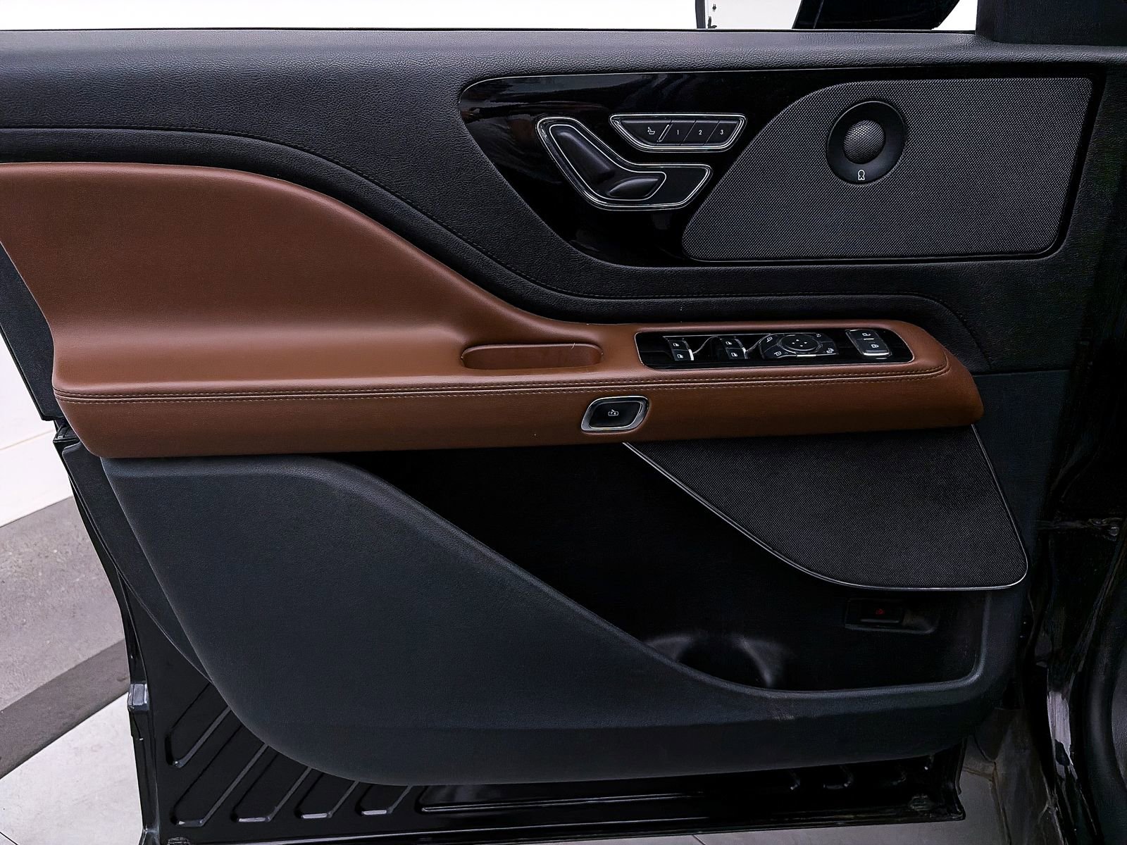 Used 2023 Lincoln Aviator Reserve w/ Jet Package image 18