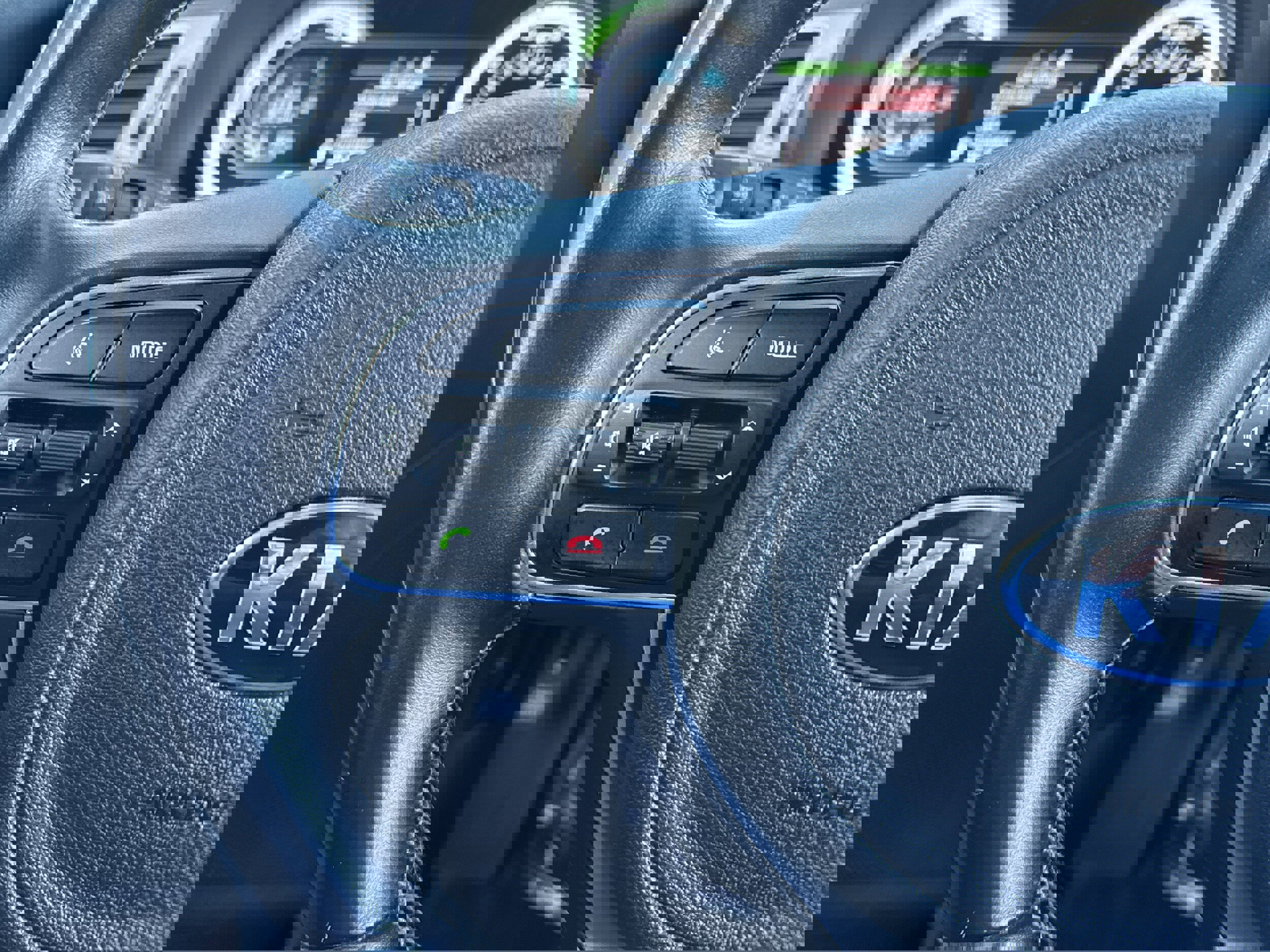 Used 2019 Kia Niro LX image 19