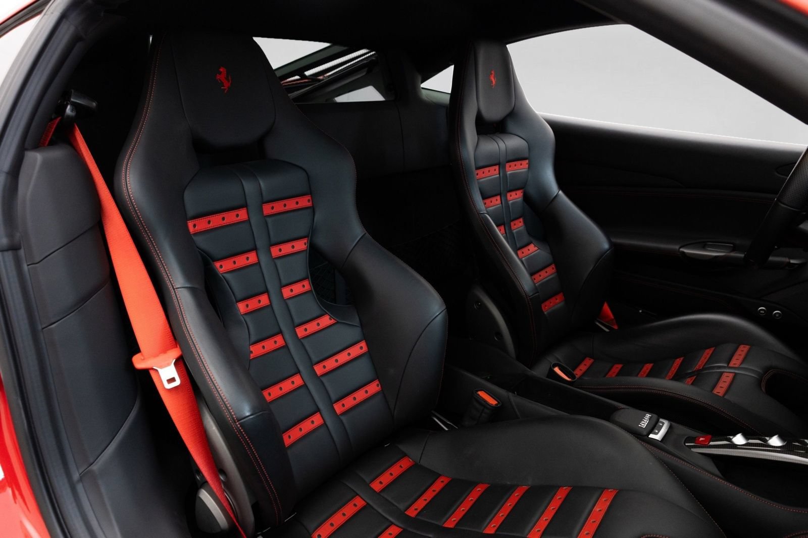 Used 2019 Ferrari 488 GTB RWD image 5