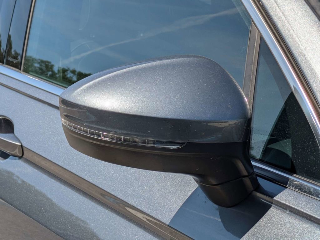 Used 2022 Volkswagen Tiguan SEL R-Line AWD/4WD image 12