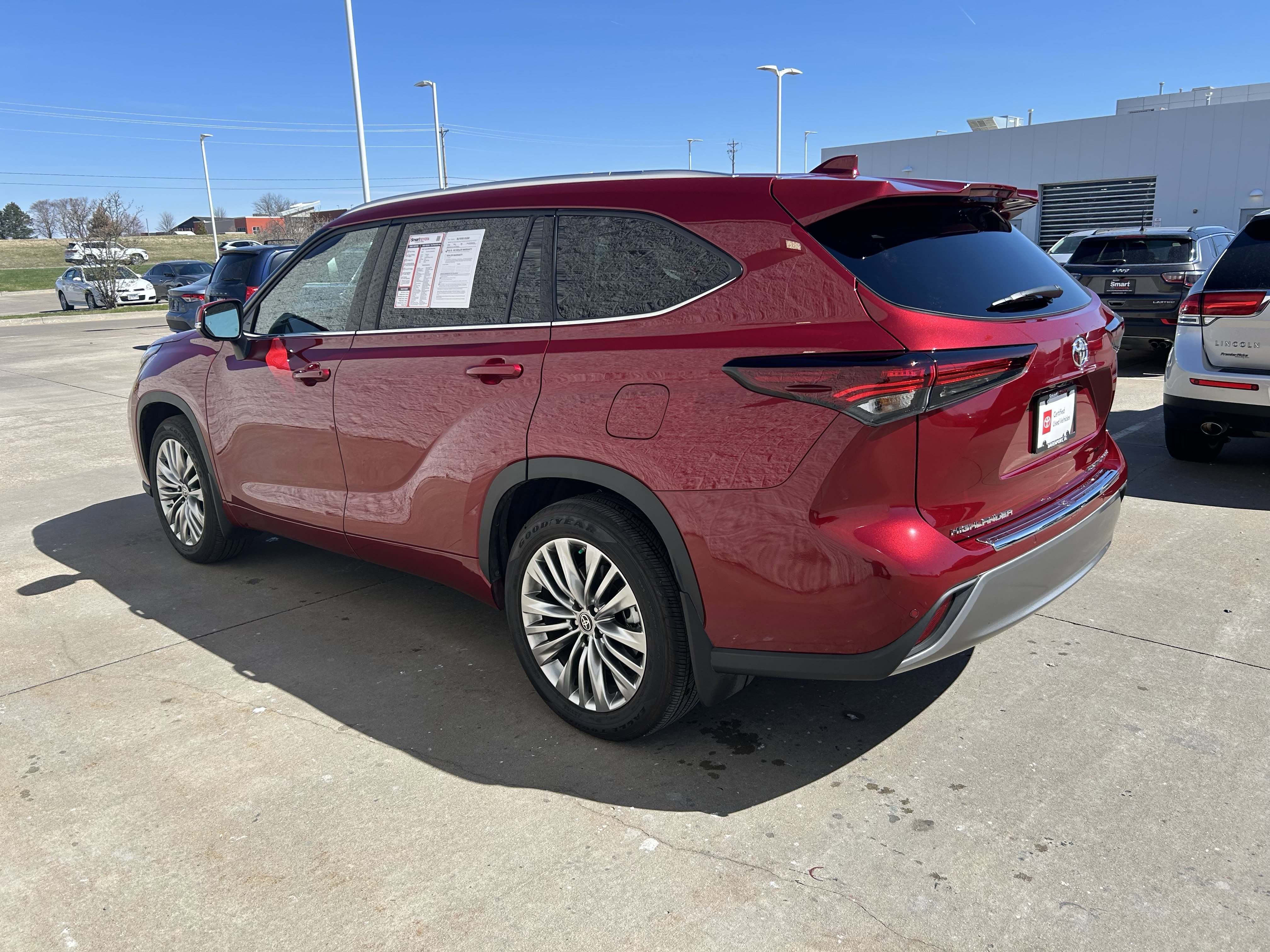 Used 2024 Toyota Highlander Platinum image 8