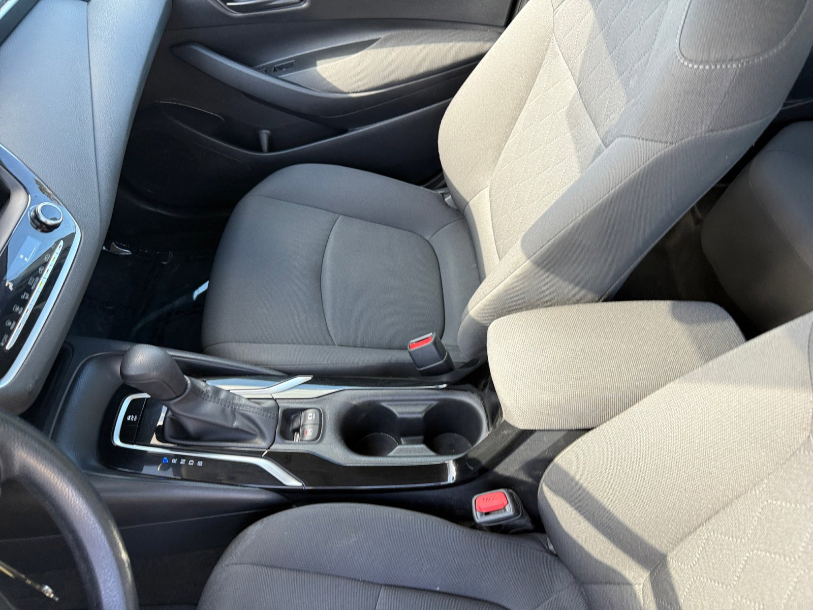 Used 2022 Toyota Corolla LE image 14