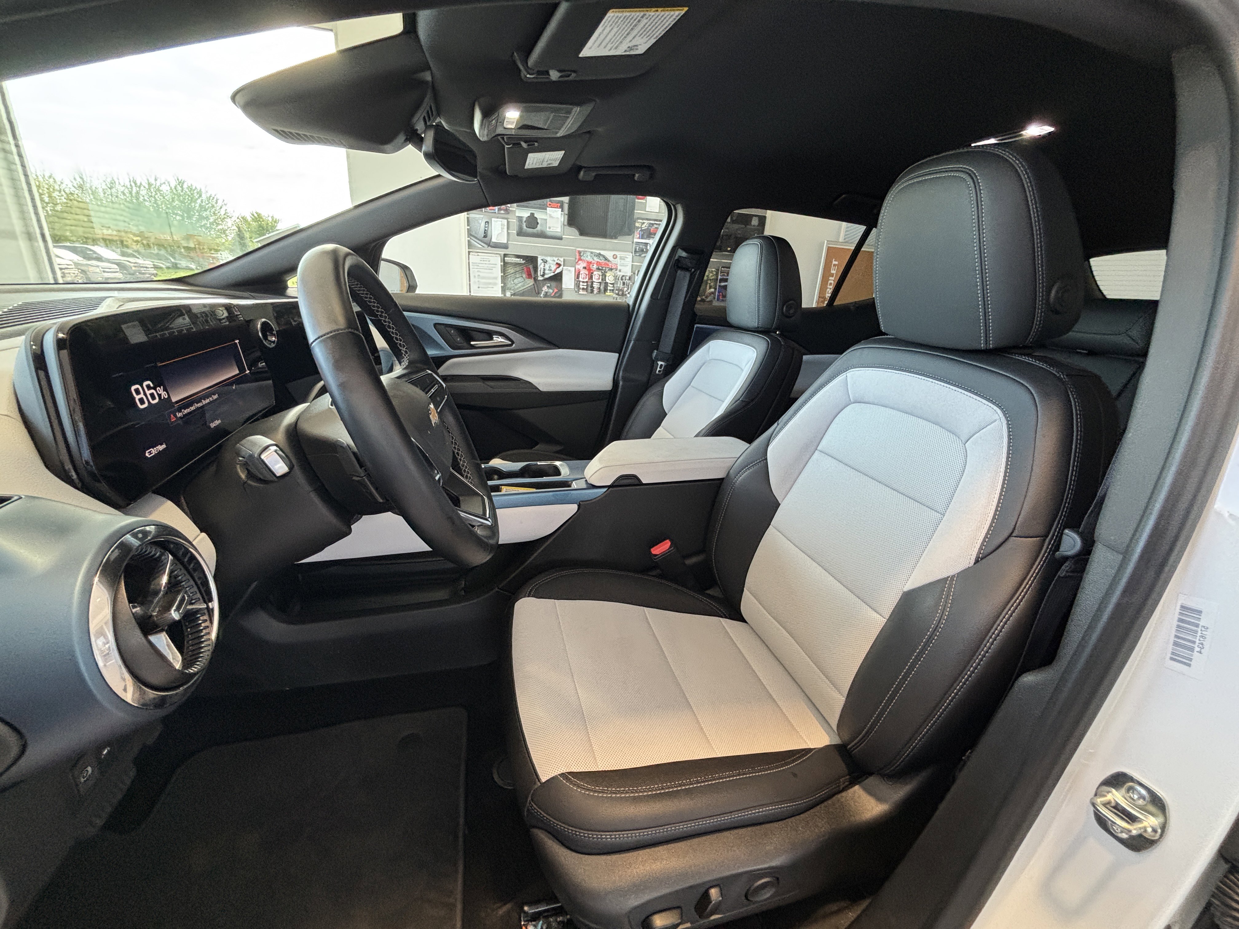Used 2025 Chevrolet Equinox EV LT FWD image 8