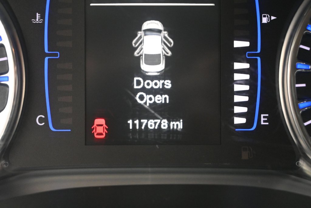 Used 2015 Chrysler 200 Limited w/ Convenience Group FWD image 33