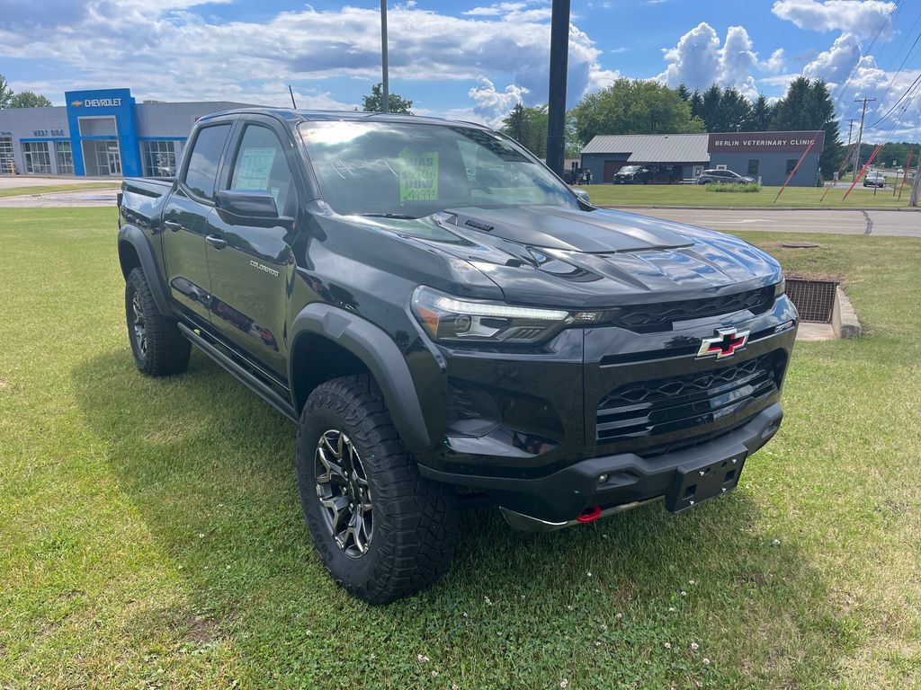 New 2025 Chevrolet Colorado ZR2 w/ Technology Package AWD/4WD image 3