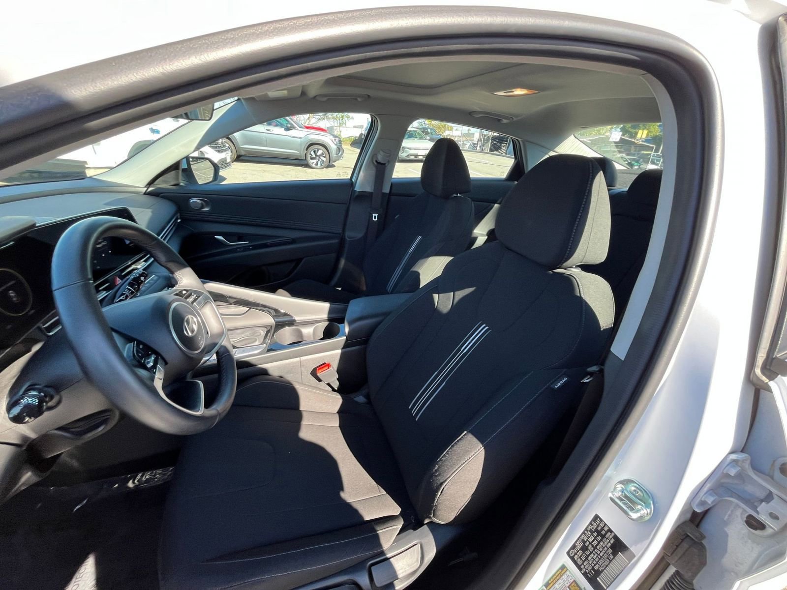 Used 2025 Hyundai Elantra SEL image 37