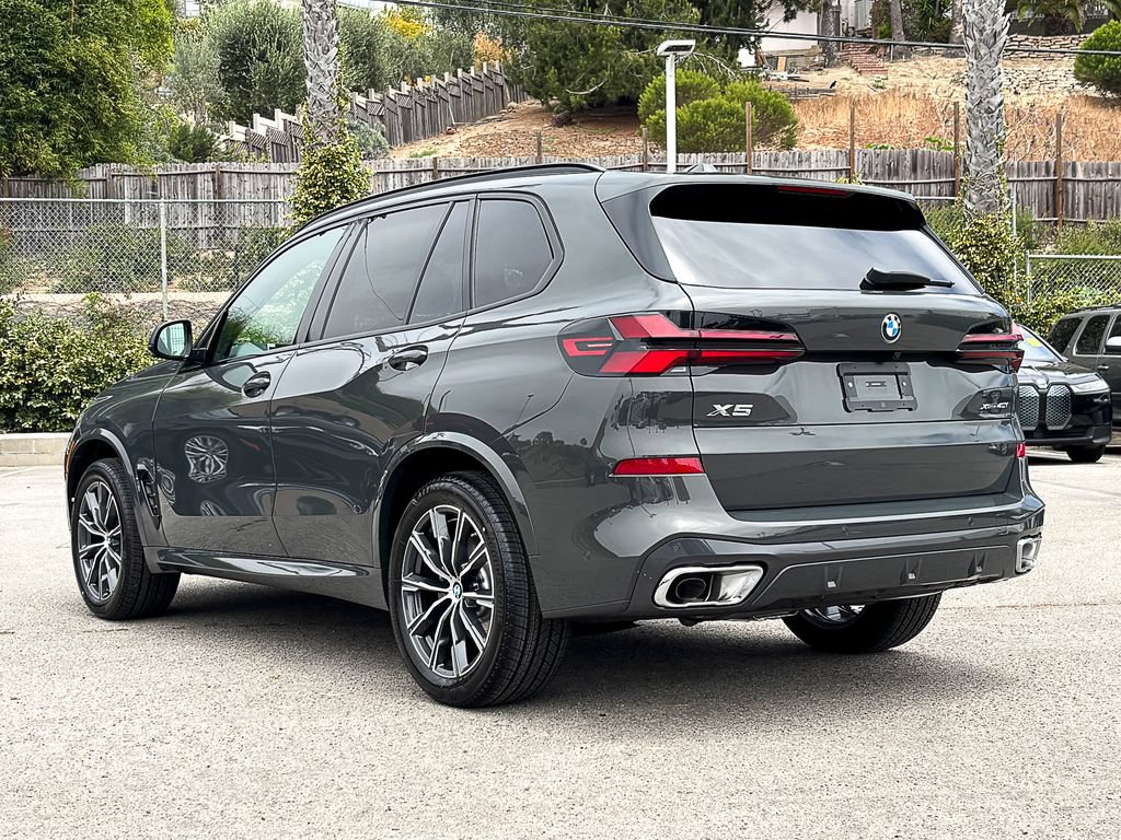 New 2026 BMW X5 xDrive40i w/ M Sport Package AWD/4WD image 17