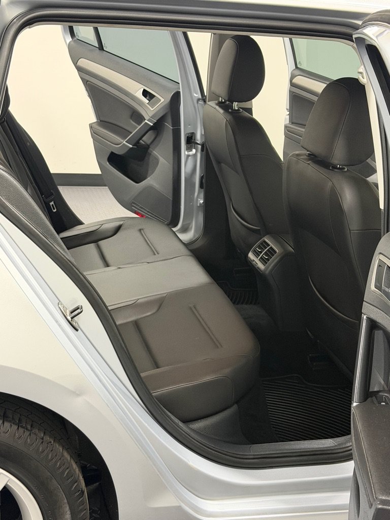 Used 2015 Volkswagen Golf TDI S FWD image 10