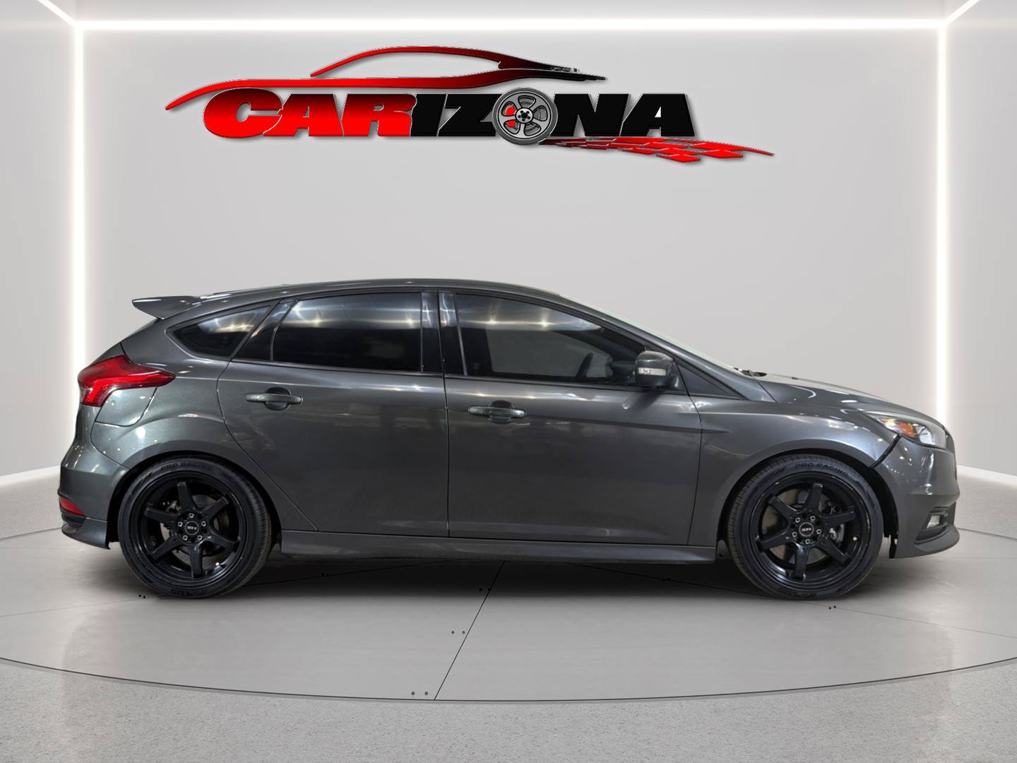 Used 2017 Ford Focus ST FWD image 4