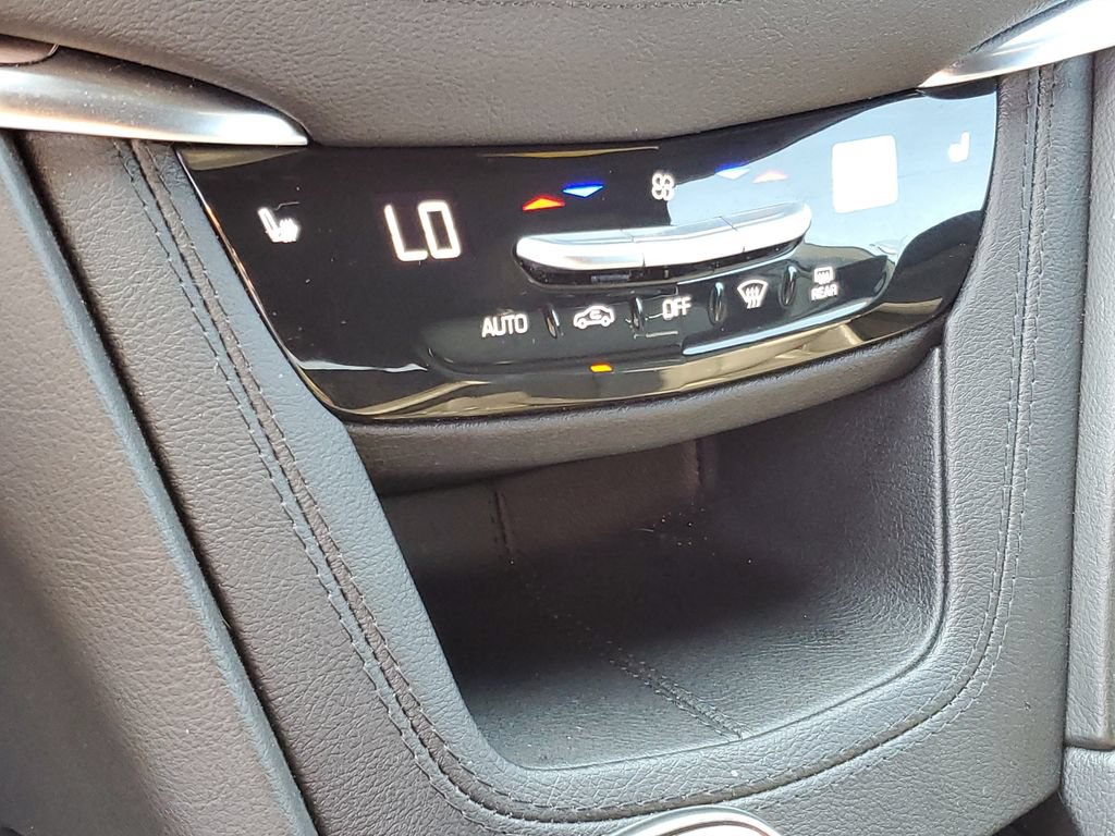 Used 2025 Cadillac XT5 Luxury w/ LPO, Floor Liner Package AWD/4WD image 15