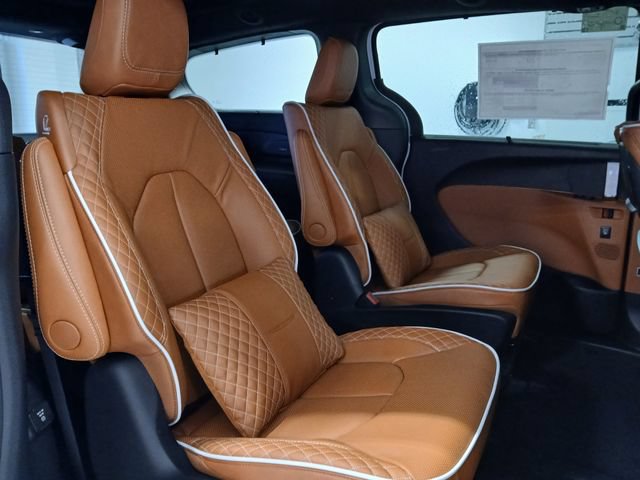 New 2026 Chrysler Pacifica Pinnacle AWD/4WD image 16