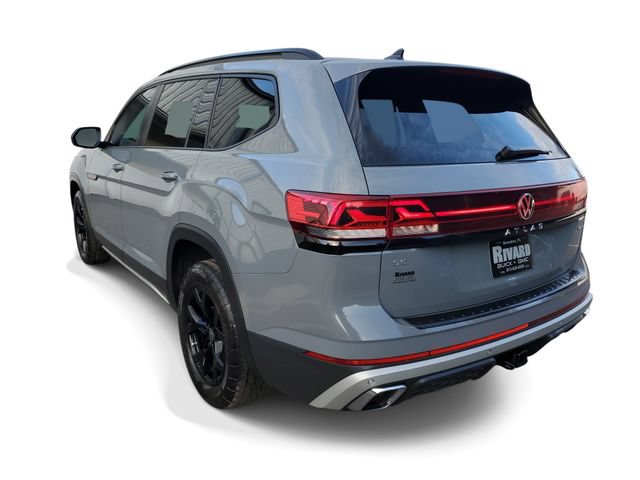 Used 2024 Volkswagen Atlas Peak Edition SE AWD/4WD image 3