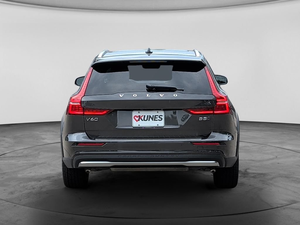 Used 2025 Volvo V60 B5 Cross Country Plus AWD/4WD image 6