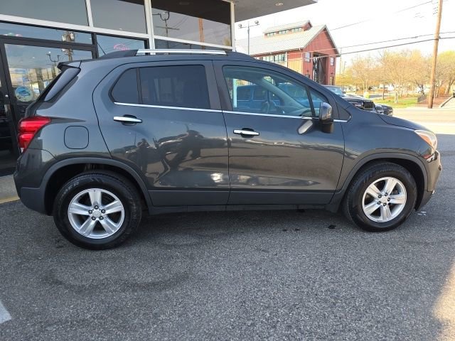 Used 2017 Chevrolet Trax LT w/ Sun & Sound Package image 40