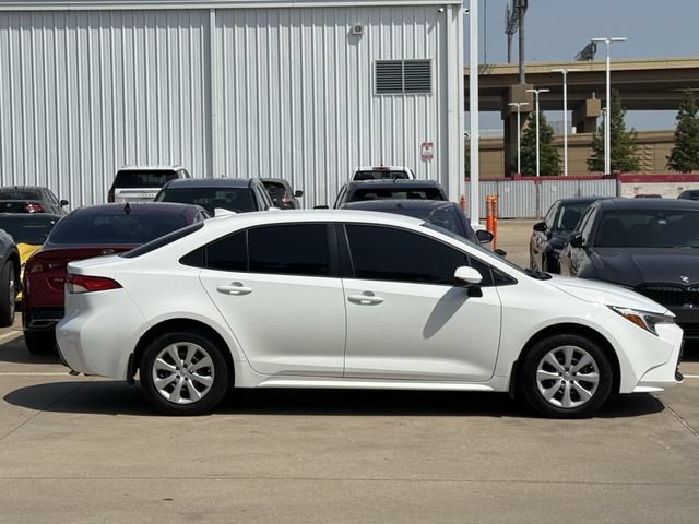 Used 2026 Toyota Corolla LE FWD image 3