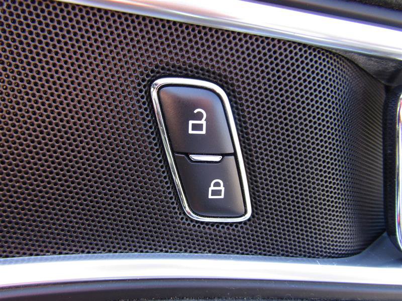 Used 2017 Ford Explorer Platinum image 37