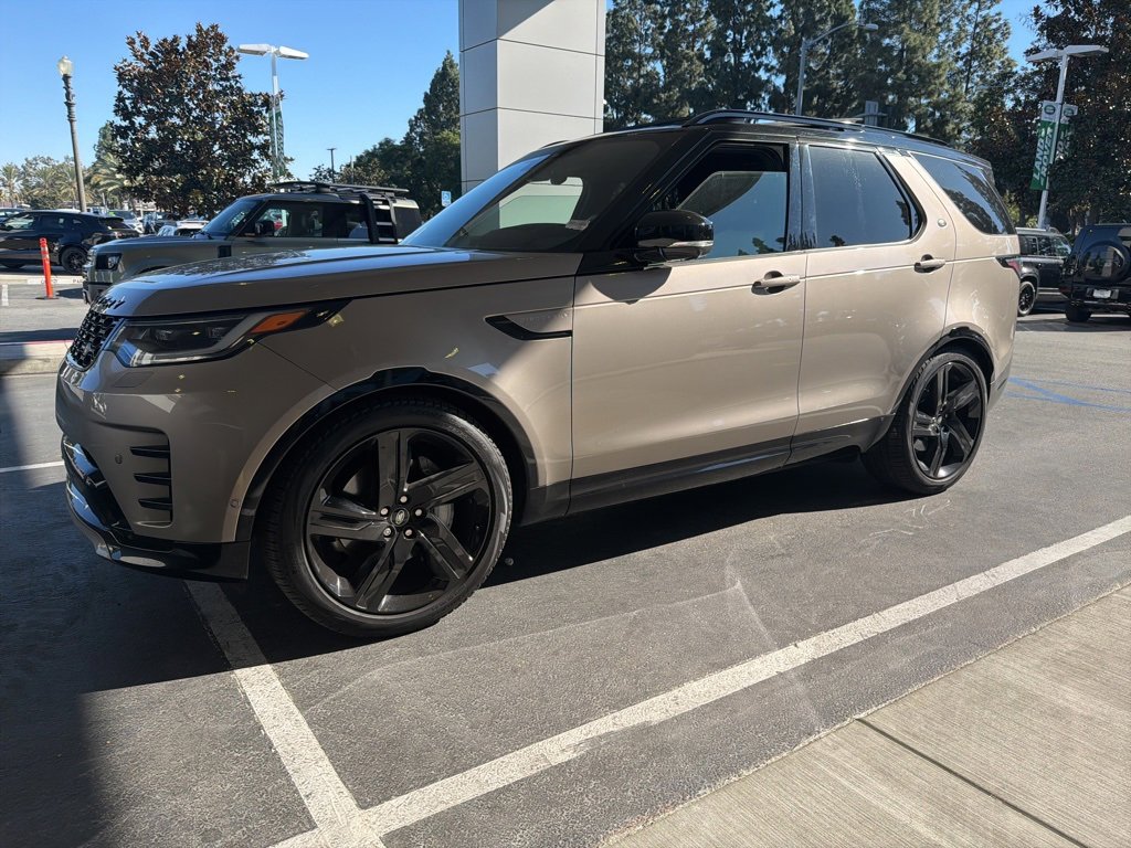 Used 2024 Land Rover Discovery Dynamic SE