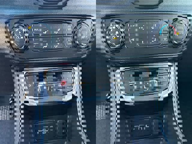 Used 2024 GMC Terrain SLE image 27