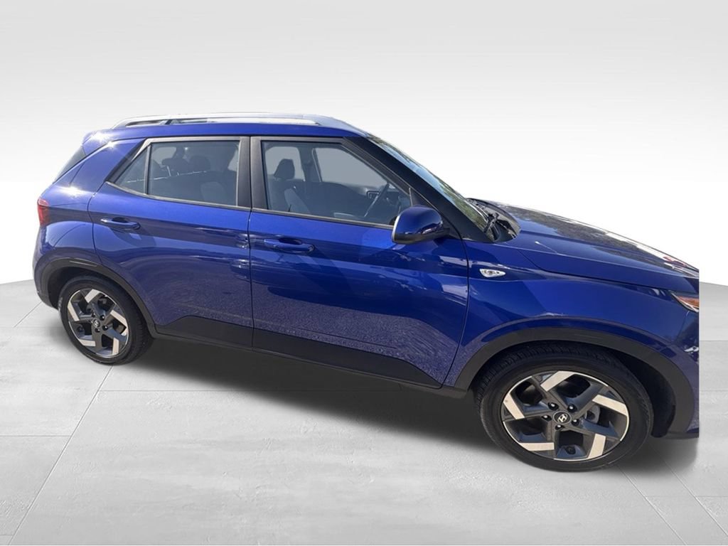 Used 2025 Hyundai Venue SEL FWD image 10