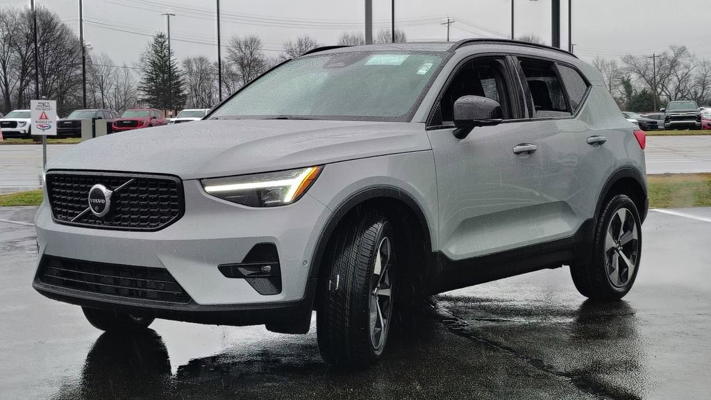 New 2026 Volvo XC40 B5 Plus w/ Protection Package Premier image 6